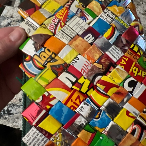 Multicolor Recycled Candy Gum Wrapper Zig Zag Pattern Zipper Purse Bag Zipper - Picture 6 of 6